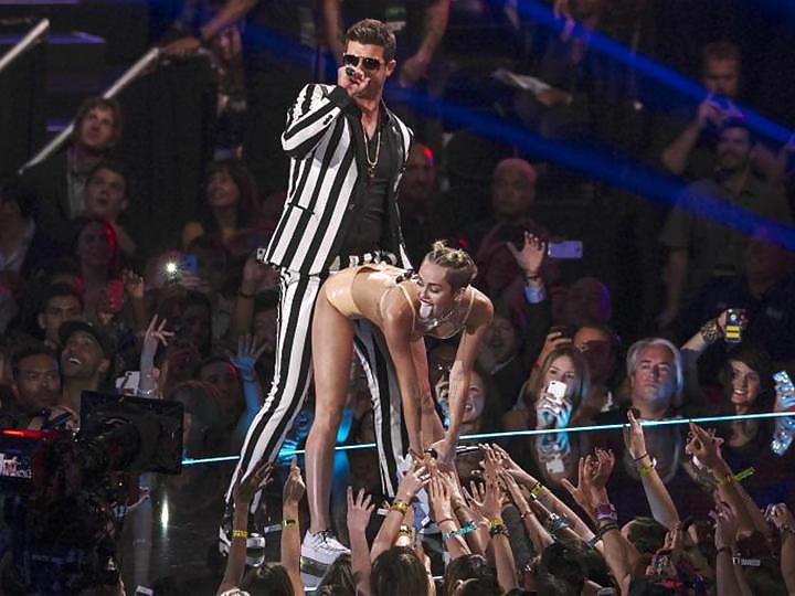 Miley Cyrus Stripper Posant à Vma Galerie 2013 1 #21541032