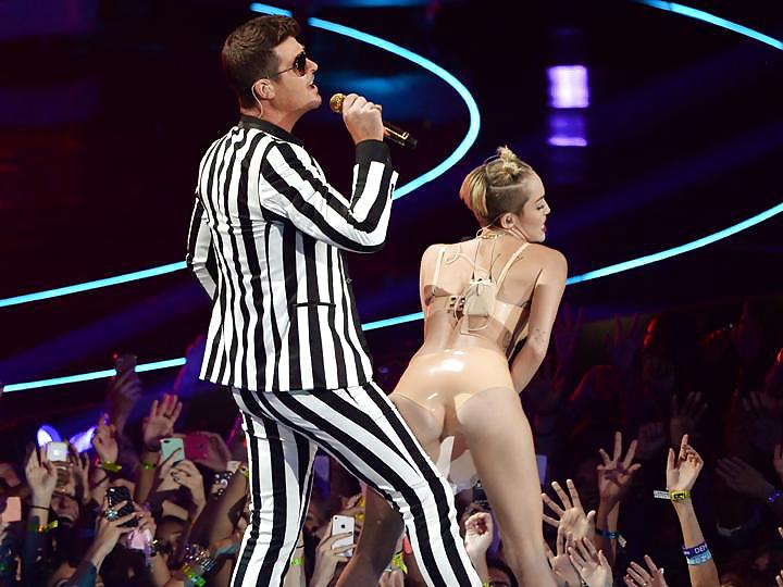 Miley cyrus stripper posing at vma 2013 ギャラリー 1
 #21541075