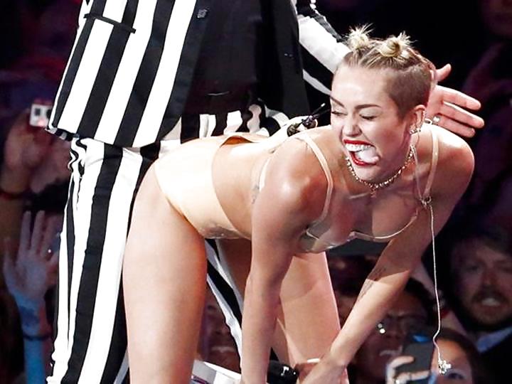 Miley Cyrus Stripper Bei VMA 2013 Galerie Posiert 1 #21541121