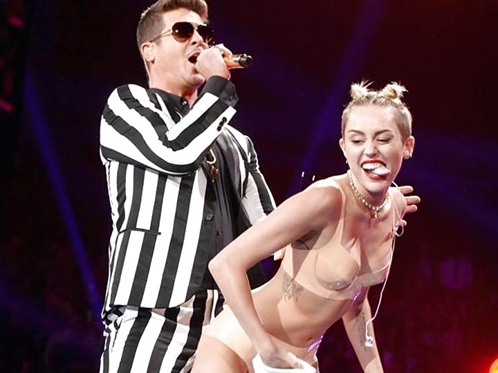 Miley Cyrus Stripper Bei VMA 2013 Galerie Posiert 1 #21541127