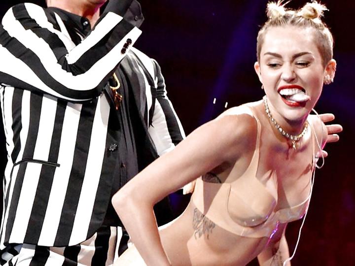 Miley Cyrus Stripper Posing at VMA 2013 Gallery 1 #21541138