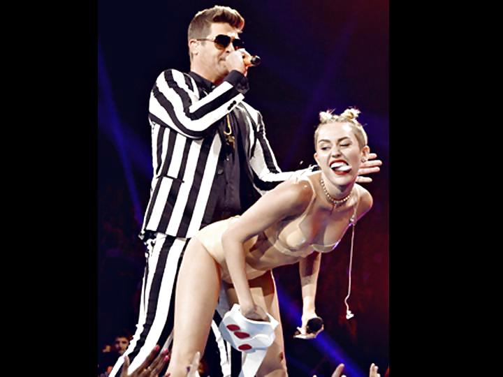 Miley Cyrus Stripper Bei VMA 2013 Galerie Posiert 1 #21541145