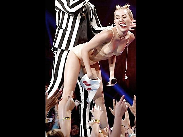 Miley Cyrus Stripper Posing at VMA 2013 Gallery 1 #21541150