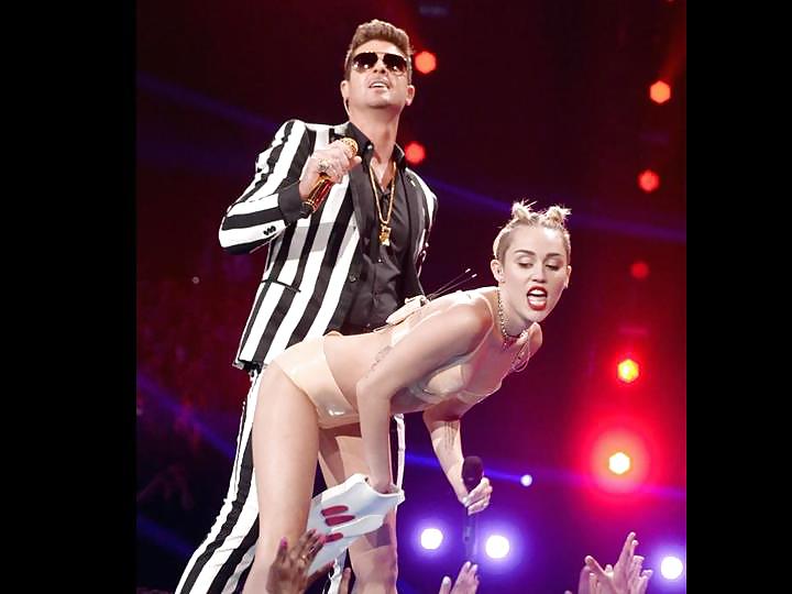 Miley cyrus stripper posing at vma 2013 ギャラリー 1
 #21541161