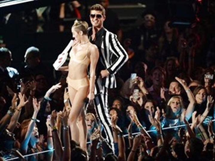 Miley Cyrus Stripper Bei VMA 2013 Galerie Posiert 1 #21541186