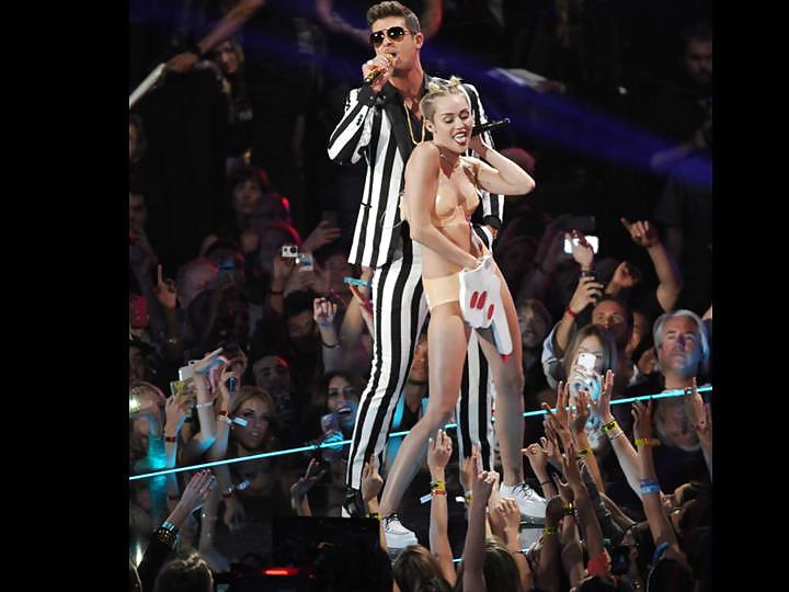 Miley Cyrus Stripper Bei VMA 2013 Galerie Posiert 1 #21541192