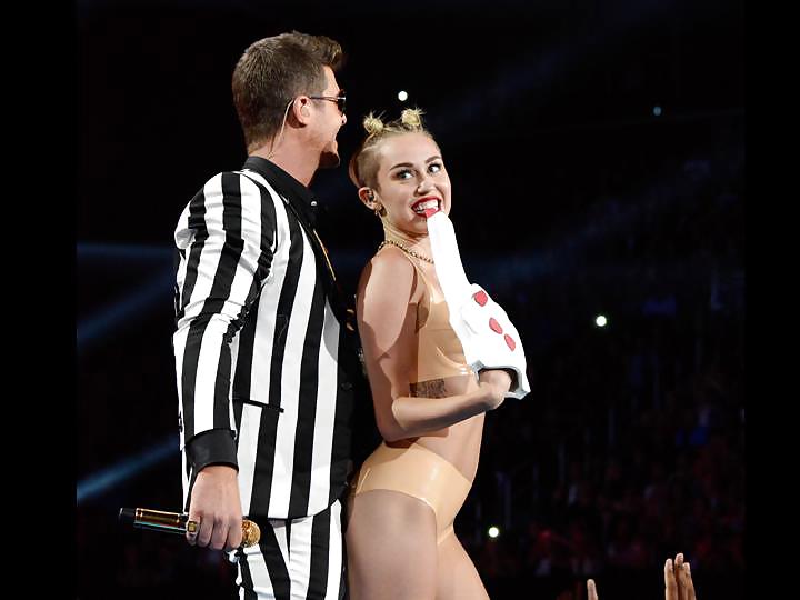 Miley Cyrus Stripper Bei VMA 2013 Galerie Posiert 1 #21541210