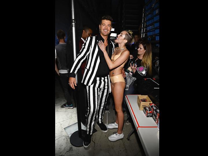 Miley cyrus stripper posing at vma 2013 ギャラリー 1
 #21541235