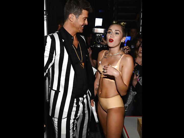 Miley Cyrus Stripper Posing at VMA 2013 Gallery 1 #21541241