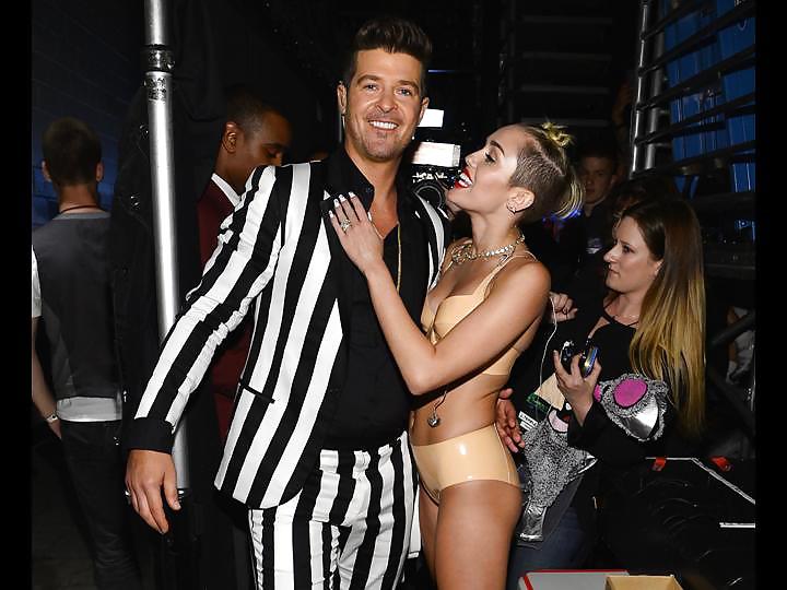 Miley cyrus stripper posing at vma 2013 ギャラリー 1
 #21541251