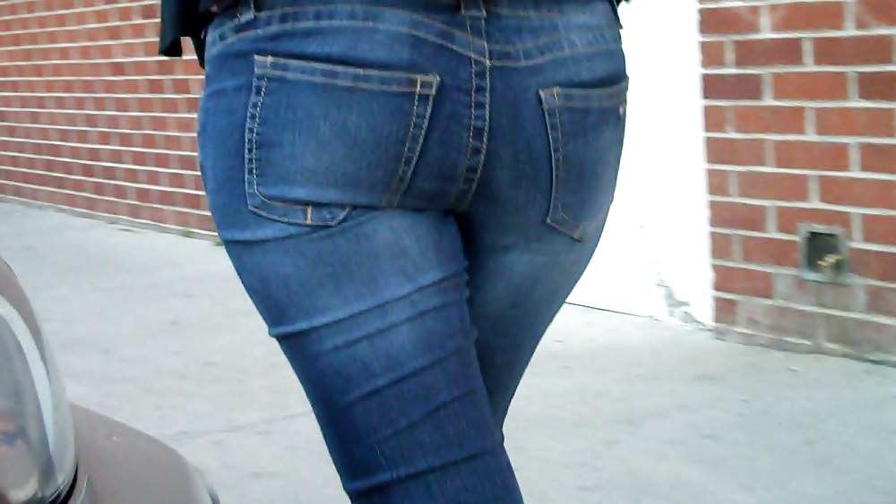 Siguiendo su culo y trasero en jeans 
 #3599330