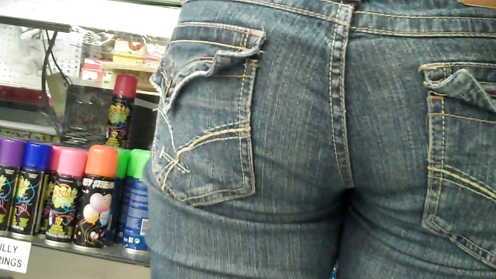 Siguiendo su culo y trasero en jeans 
 #3599401