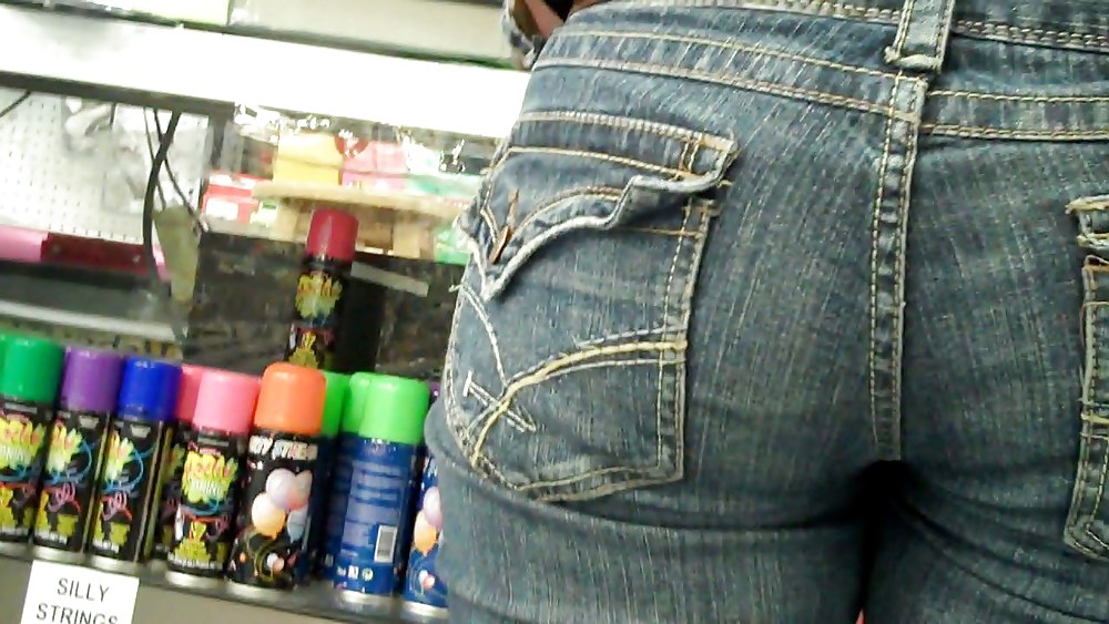 Siguiendo su culo y trasero en jeans 
 #3599409