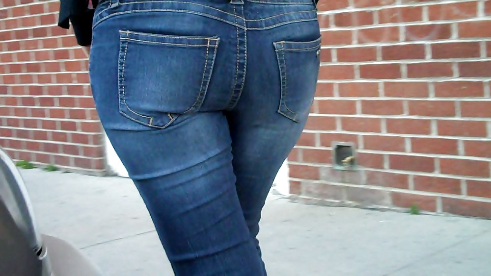 Siguiendo su culo y trasero en jeans 
 #3599433