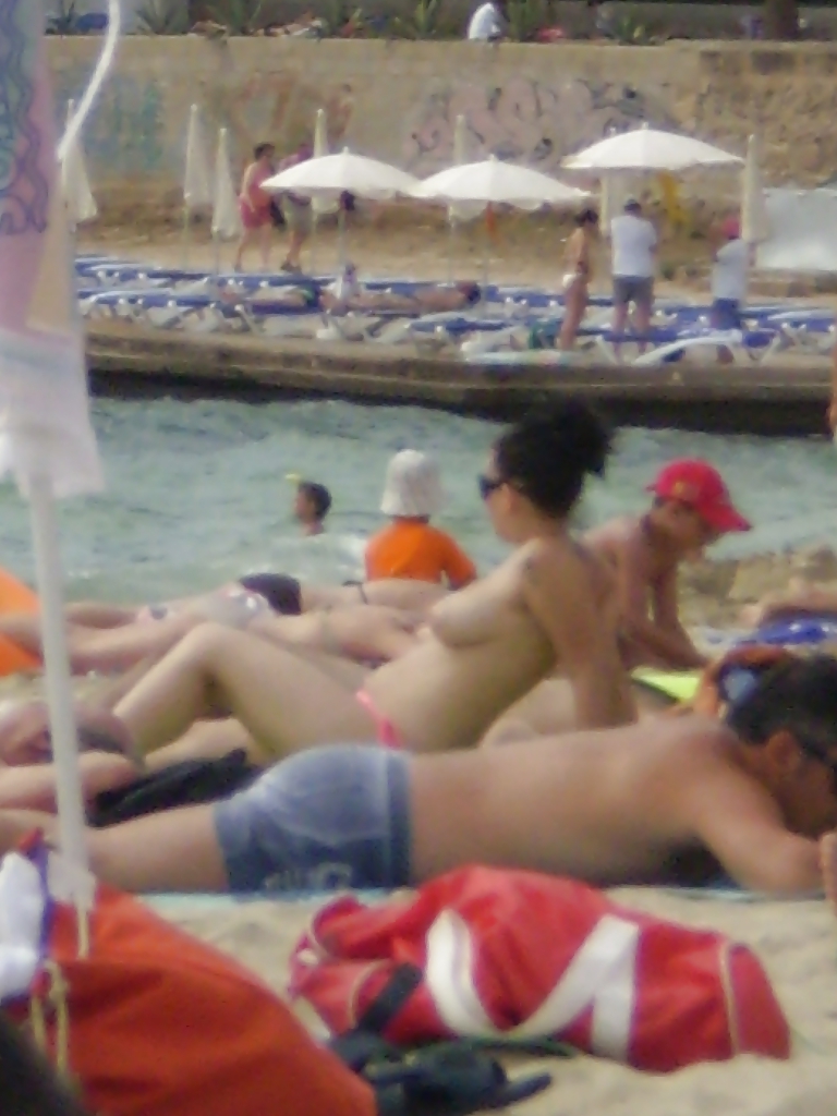 Holidays in Mallorca summer '07 - Topless sea poke girls