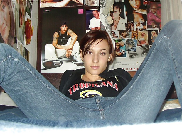 Mädchen In Aller Art Von Jeans. #2002063