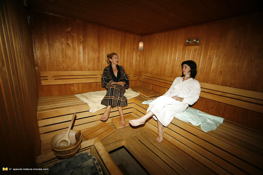 Maduras madres en la ducha y la sauna parte 2
 #20201437