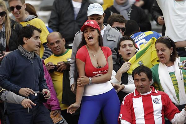 Larissa riquelme & friends fan pie
 #19280486