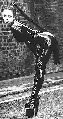 Como el látex y las botas?
 #18241026