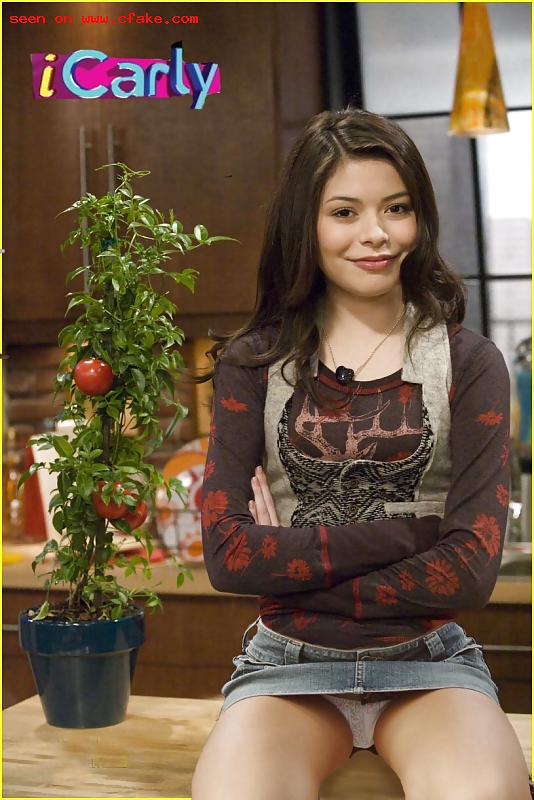 Miranda cosgrove 
 #15828624