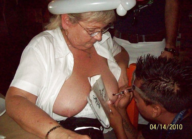 Getting a tattoo in the bare tits #22210998