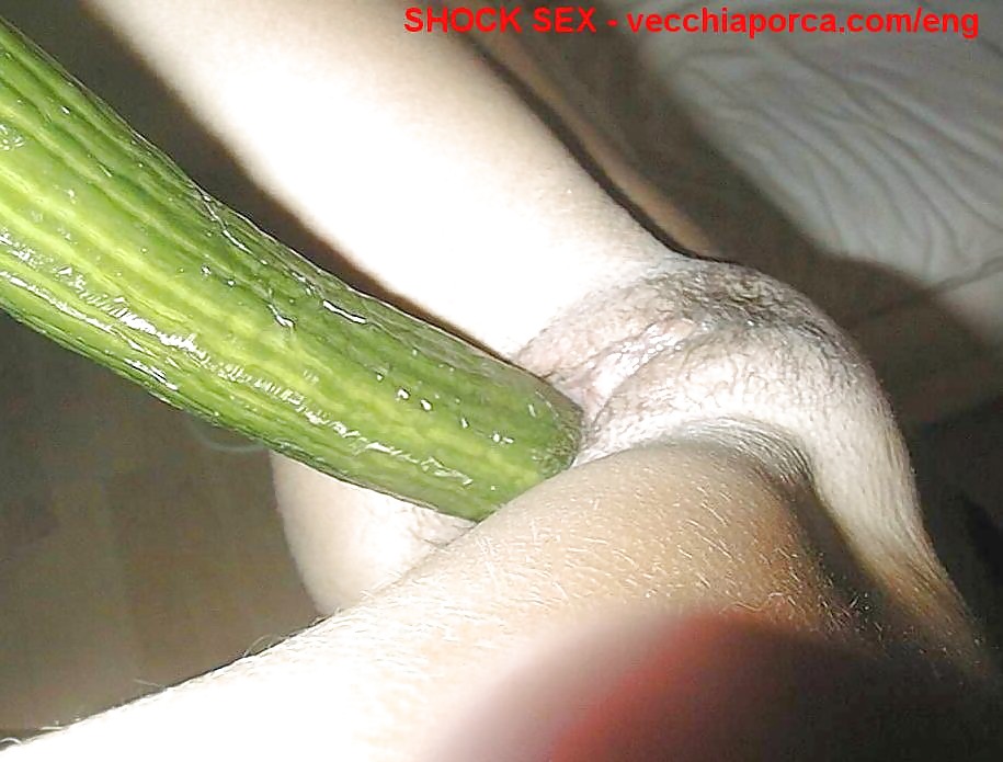 Women that likes to fill their holes with a cucumber #2777372