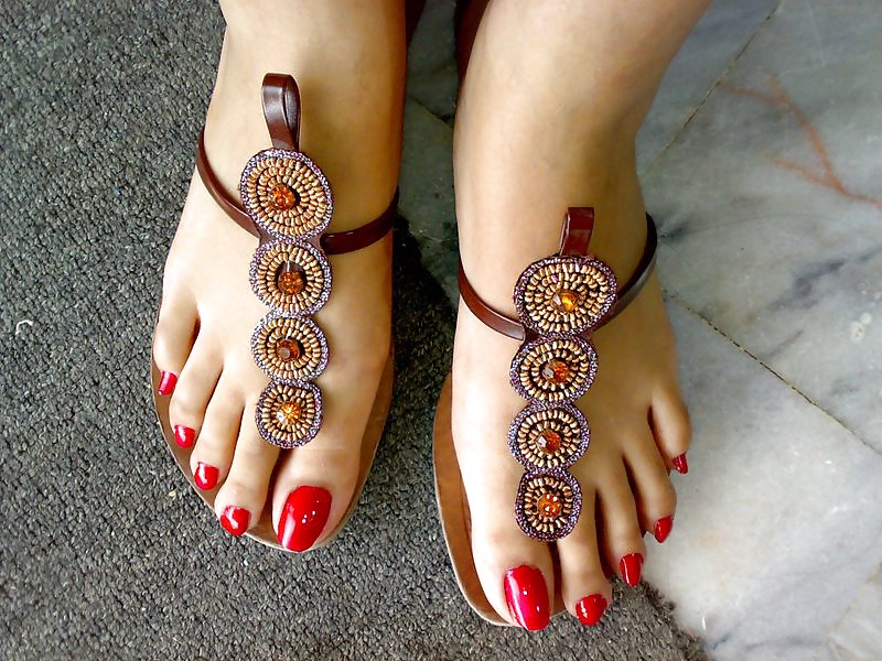Indische Und Paki Füße Fersen Sandalen. Fb Und Web-Bilder #5593462
