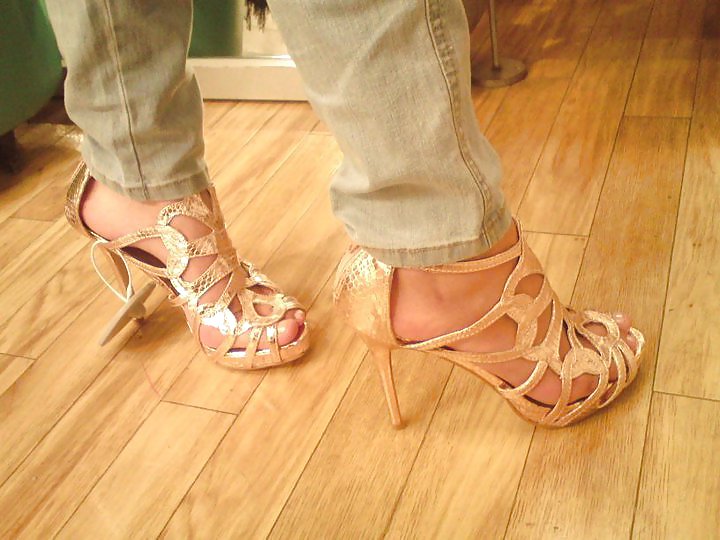 Indische Und Paki Füße Fersen Sandalen. Fb Und Web-Bilder #5593509