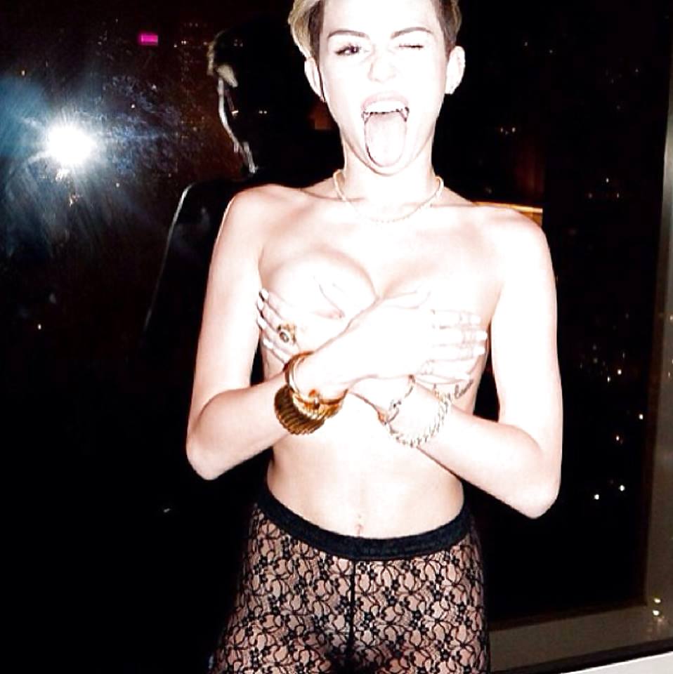 Miley cyrus
 #22311802
