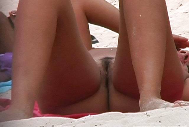 Nudisti maturi della spiaggia
 #828717