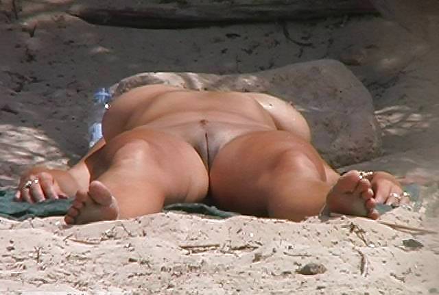 Nudisti maturi della spiaggia
 #828822