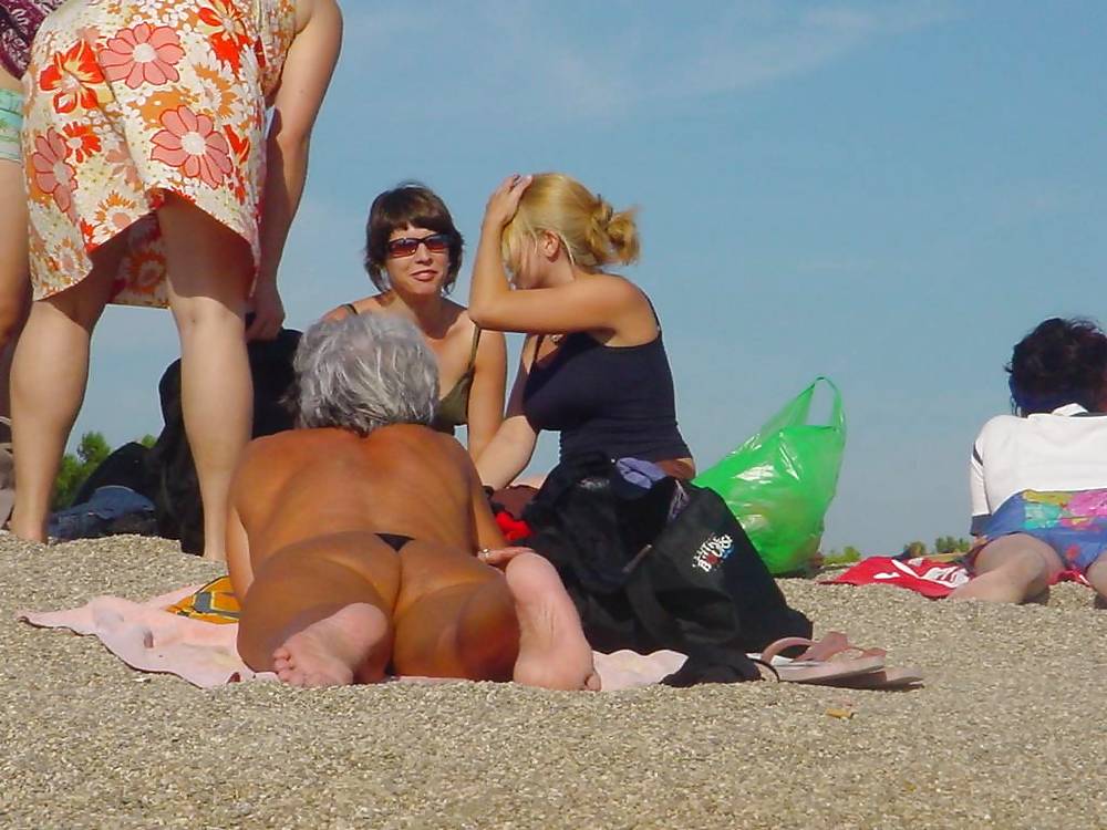 Nudisti maturi della spiaggia
 #829070