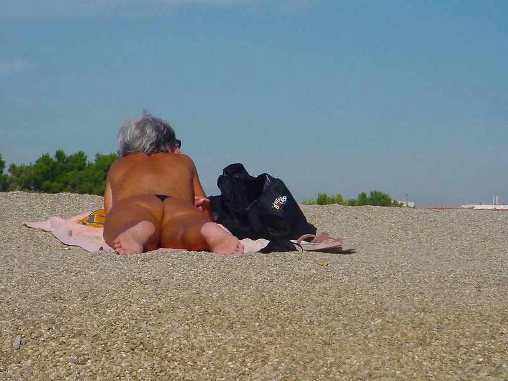 Nudisti maturi della spiaggia
 #829088