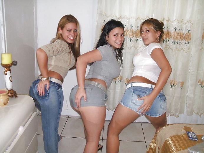 Algunas chicas más agradables en pantalones cortos y jeans
 #7810572