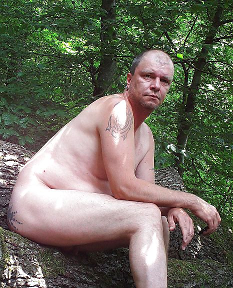 Nackt im Wald!Naked in the forest #20353022