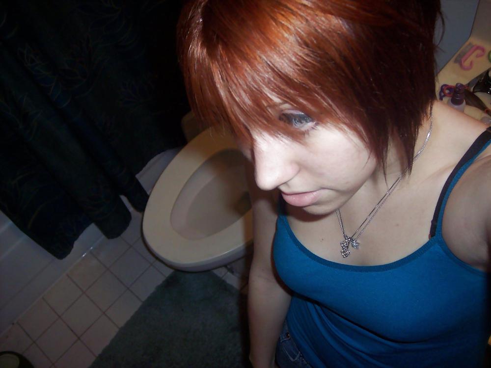 Giovane ragazza dai capelli rossi
 #6777080