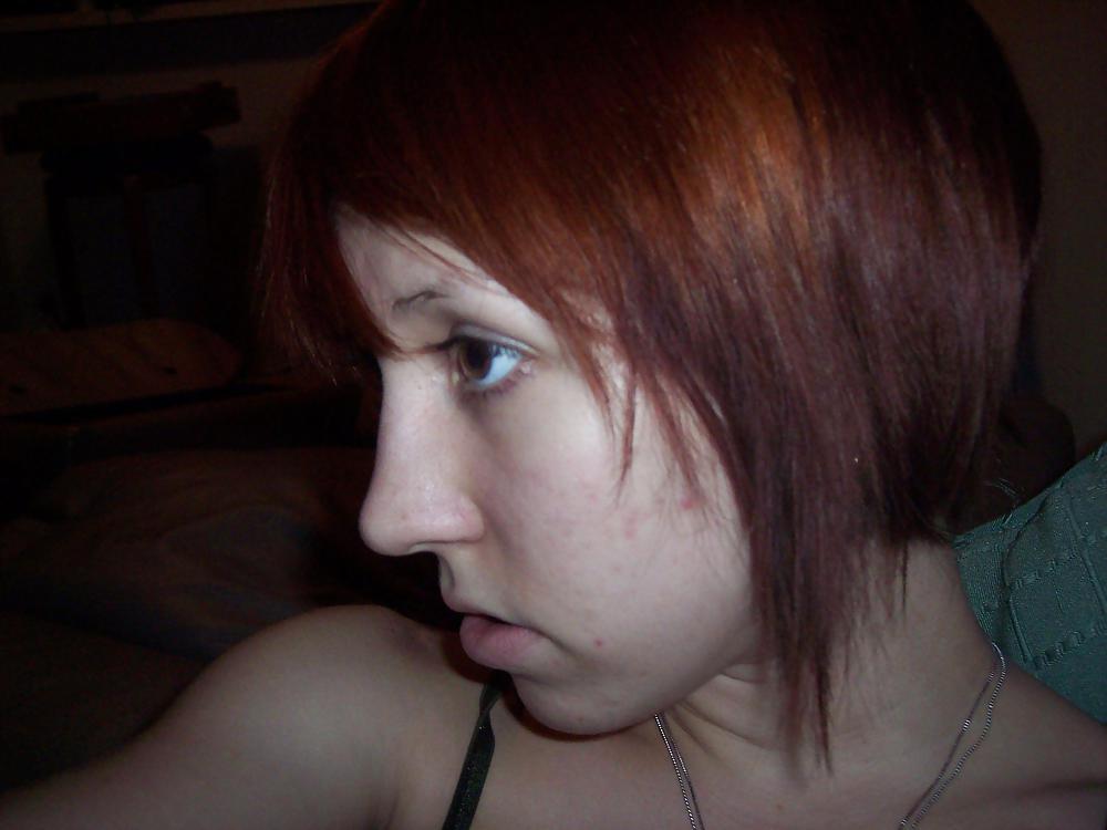 Giovane ragazza dai capelli rossi
 #6777118