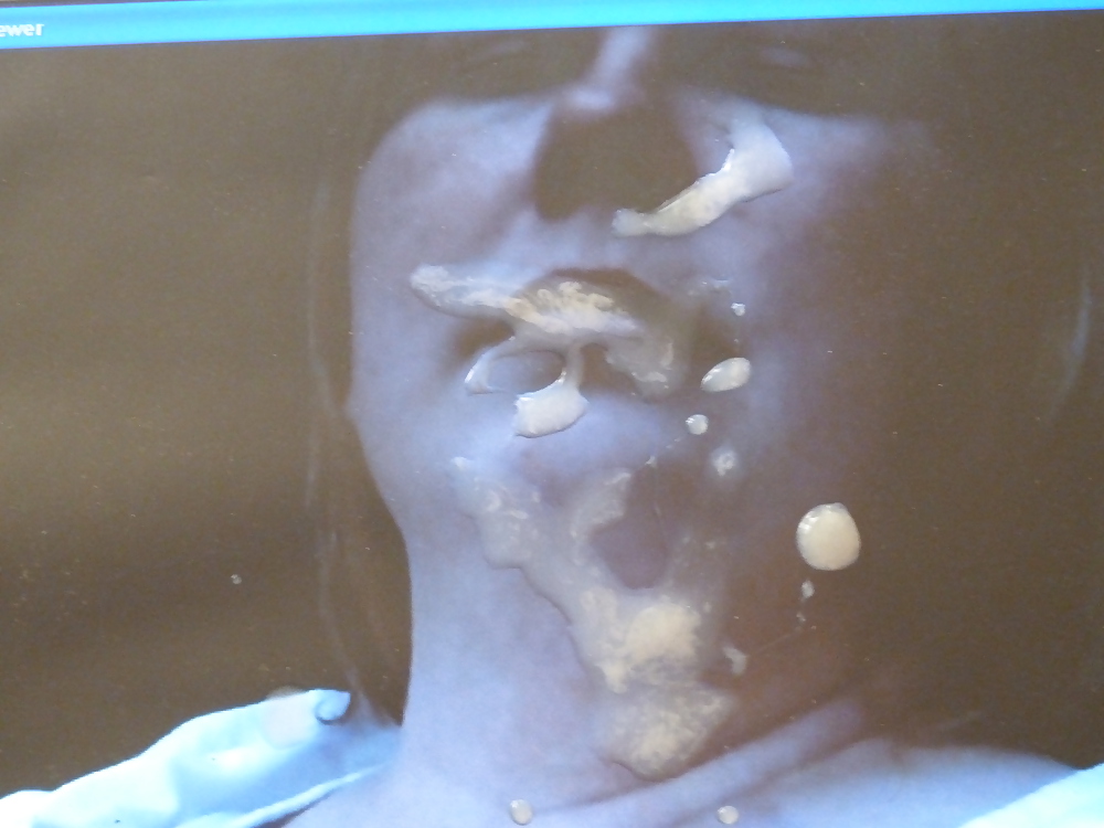 Le doy a btitspic un facial
 #18406045