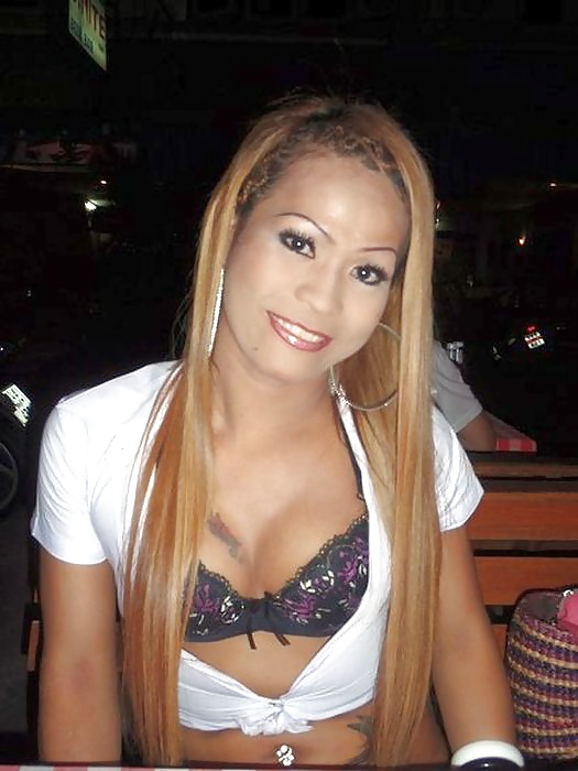 Bee & lin dos ladyboys flacos de pattaya
 #14638051