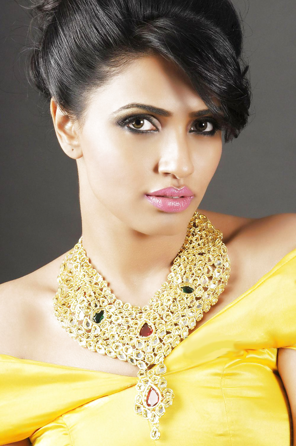 Sensacionales putas indias
 #14325126