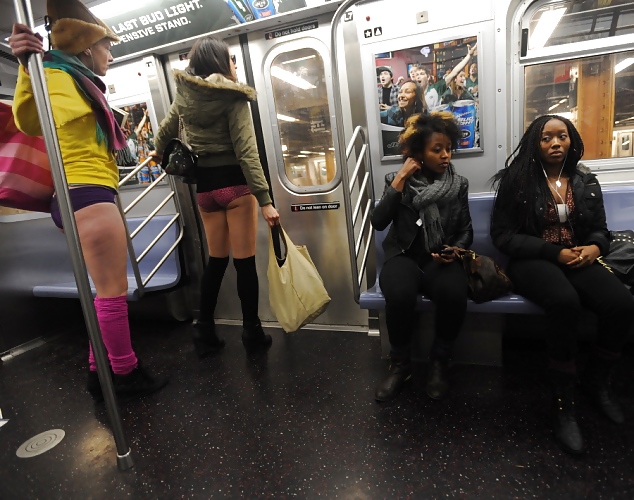 Nyc: sin pantalones viaje en metro 2013
 #15825747