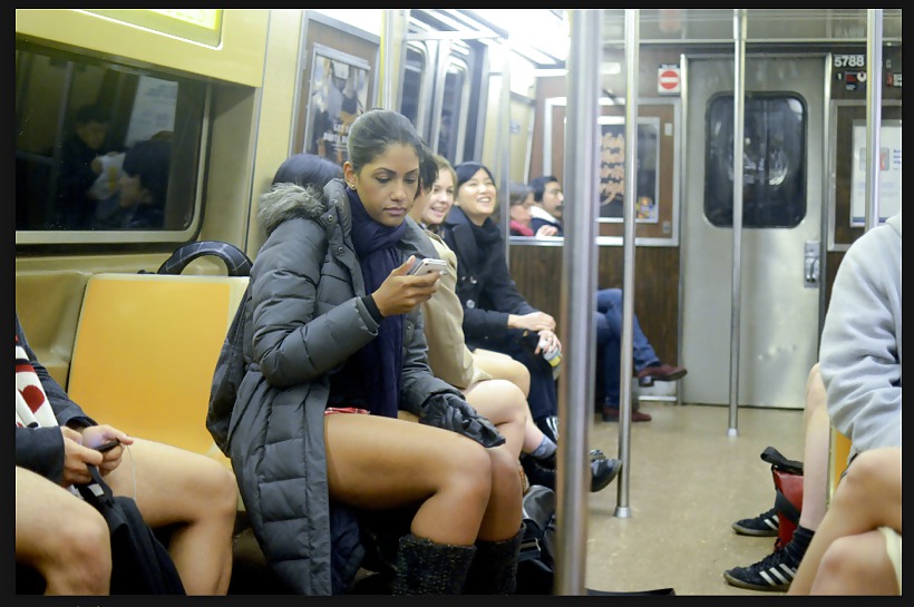 Nyc: sin pantalones viaje en metro 2013
 #15825818