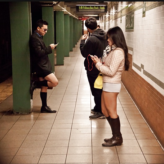 Nyc: sin pantalones viaje en metro 2013
 #15825846