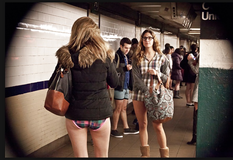 Nyc: sin pantalones viaje en metro 2013
 #15825856