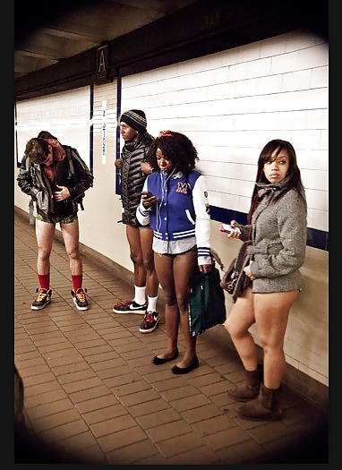 Nyc: sin pantalones viaje en metro 2013
 #15825862