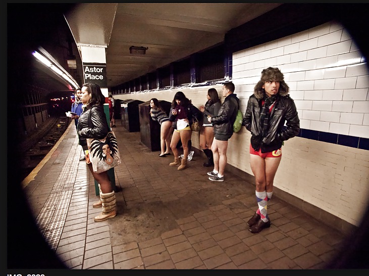Nyc: sin pantalones viaje en metro 2013
 #15825882