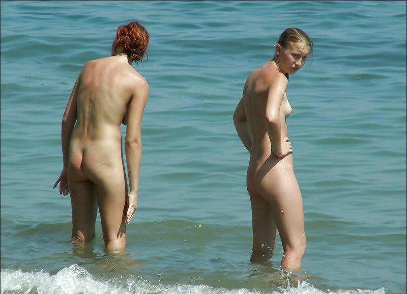 Più divertimento sulla spiaggia nuda
 #976702