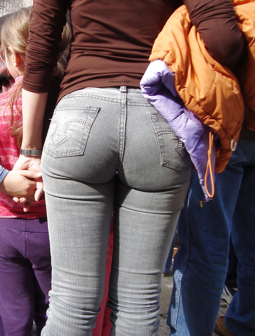 Frau In Engen Jeans # 1 #11780132