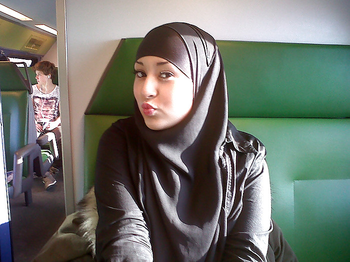 Cochonne Hijab Holland #6231511