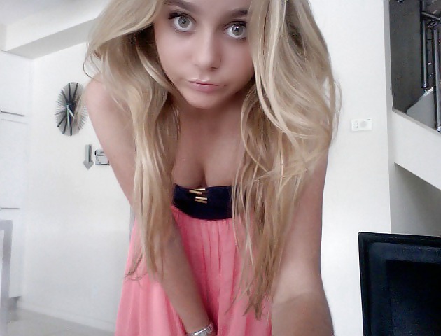 ティーンの胸の谷間 2
 #22097091